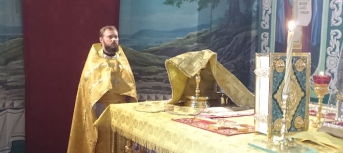 Божественную литургию в храме возглавил новый настоятель