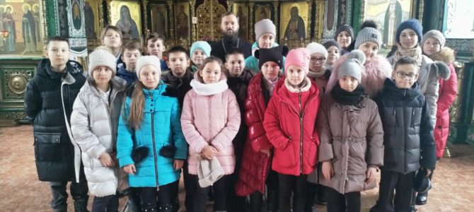 Храм посетили с экскурсией ученики юридической гимназии №9 имени М. М. Сперанского.