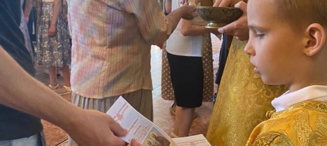Молодёжь храма провела раздачу миссионерских листовом
